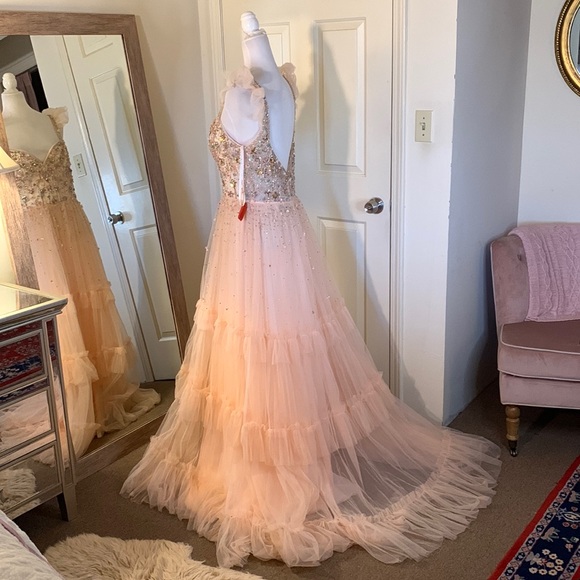 MAC DUGGAL
Cap Sleeve Embellished Tulle Gown - Picture 10 of 15